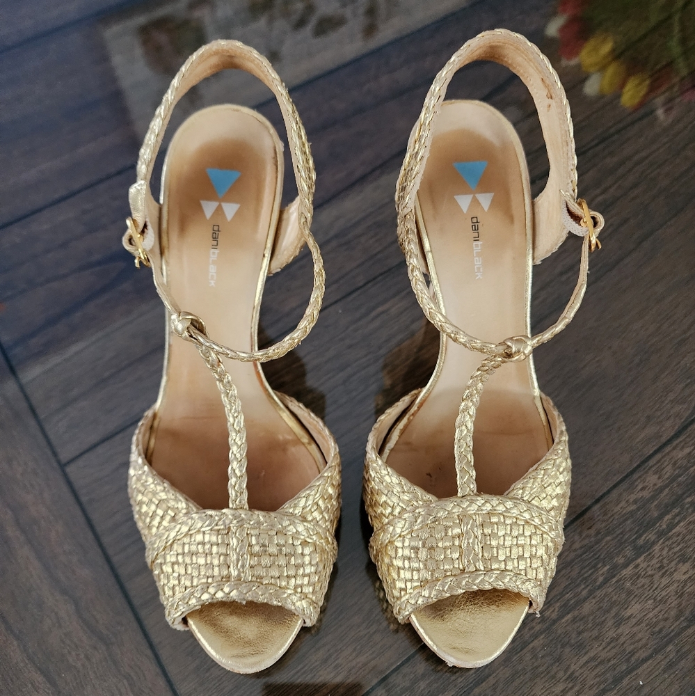 Dani Black Gold Shoe Size 6